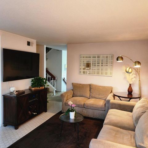 4050 Porte de Palmas 26, San Diego, CA 92122