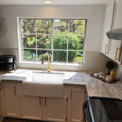 4050 Porte de Palmas 26, San Diego, CA 92122