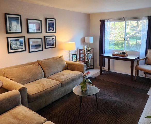 4050 Porte de Palmas 26, San Diego, CA 92122