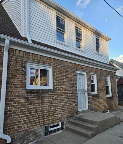 1315 W Keefe AVENUE, Milwaukee, WI 53206