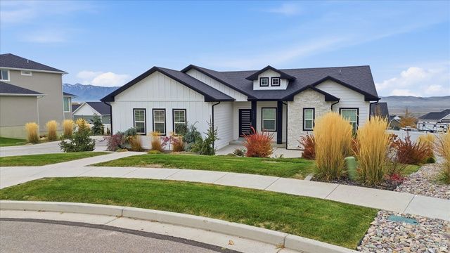 125 N PINION PL, Hyde Park, UT 84318