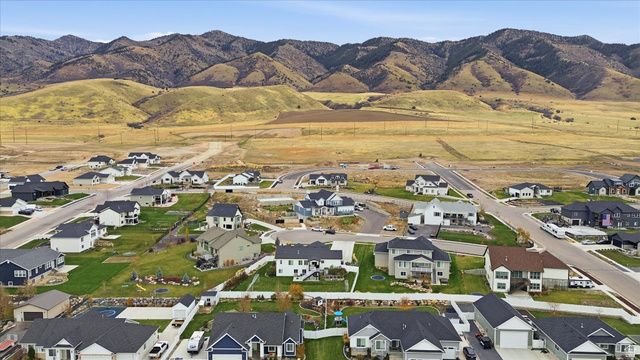 125 N PINION PL, Hyde Park, UT 84318