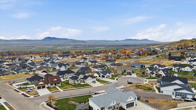 125 N PINION PL, Hyde Park, UT 84318