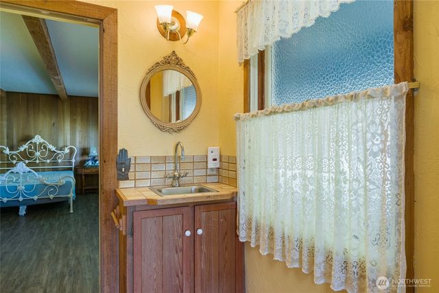 208 Tide's End Road, Lopez Island, WA 98261
