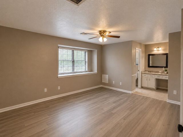 5107 Longshadow Drive, Dickinson, TX 77539