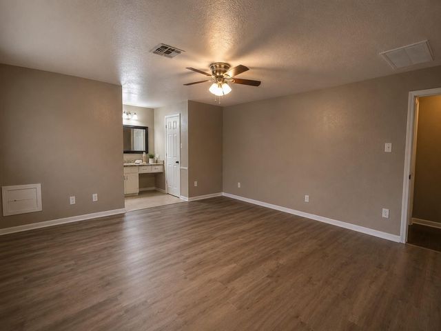 5107 Longshadow Drive, Dickinson, TX 77539