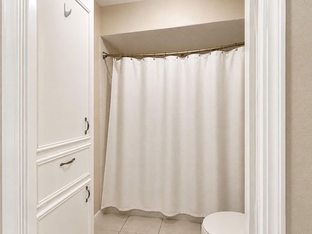 5107 Longshadow Drive, Dickinson, TX 77539