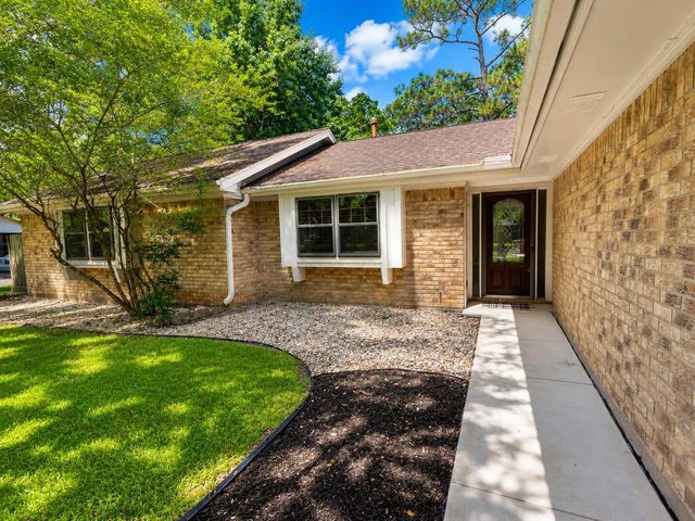 5107 Longshadow Drive, Dickinson, TX 77539
