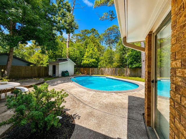5107 Longshadow Drive, Dickinson, TX 77539