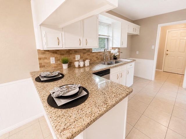 5107 Longshadow Drive, Dickinson, TX 77539