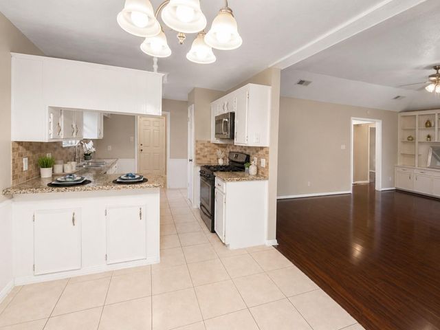 5107 Longshadow Drive, Dickinson, TX 77539