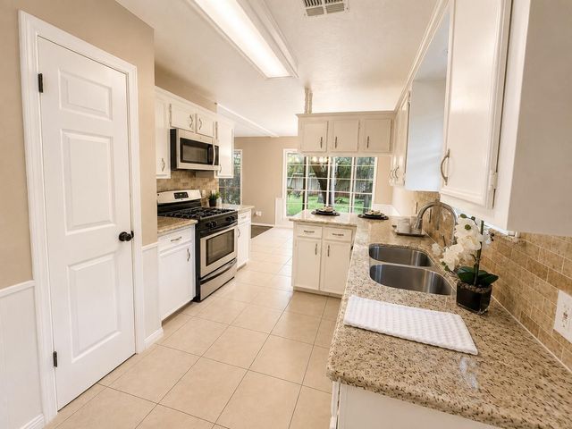 5107 Longshadow Drive, Dickinson, TX 77539