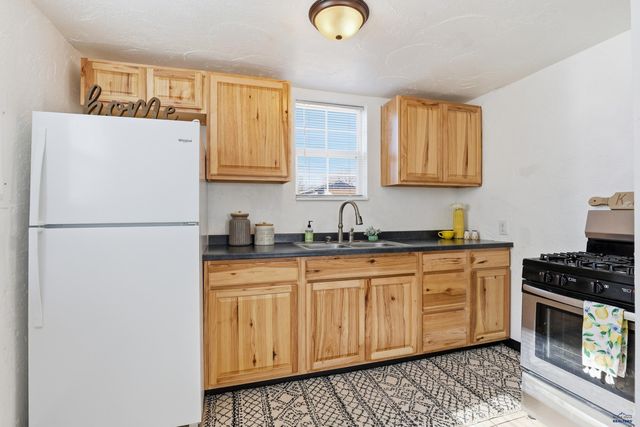 809 WILLSIE AVE, Rapid City, SD 57701