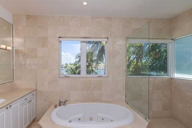 425 N Shore Dr, Miami Beach, FL 33141
