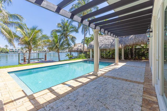 425 N Shore Dr, Miami Beach, FL 33141
