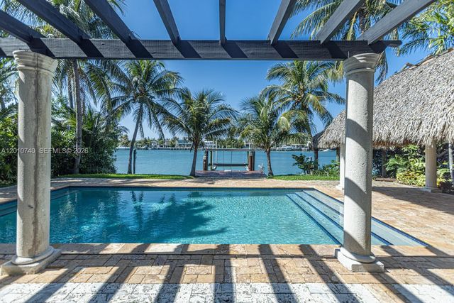 425 N Shore Dr, Miami Beach, FL 33141