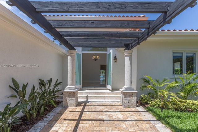 425 N Shore Dr, Miami Beach, FL 33141