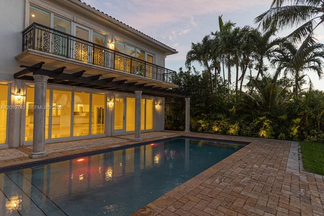 425 N Shore Dr, Miami Beach, FL 33141