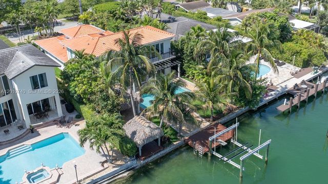 425 N Shore Dr, Miami Beach, FL 33141