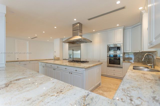 425 N Shore Dr, Miami Beach, FL 33141