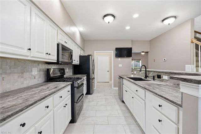 616 Country Club BLVD, Chesapeake, VA 23322