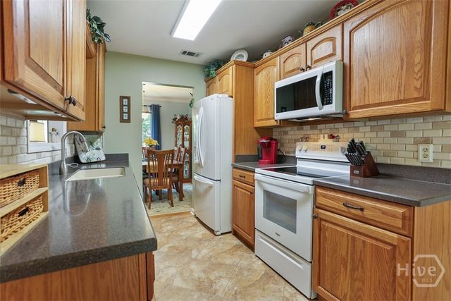 31 S Lake Drive, Savannah, GA 31410