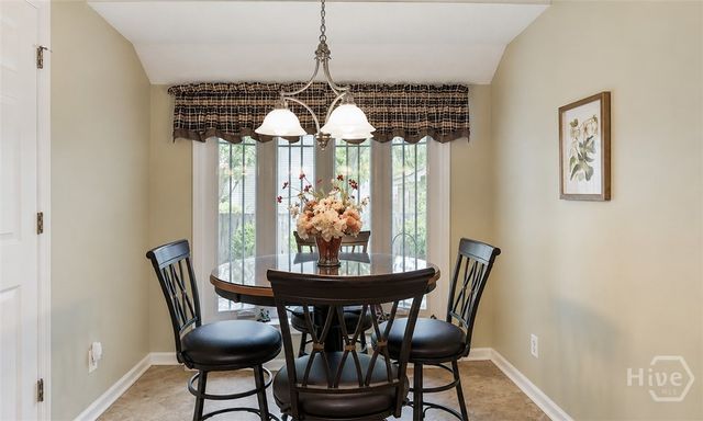 31 S Lake Drive, Savannah, GA 31410