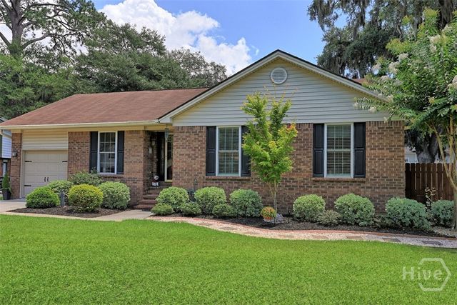 31 S Lake Drive, Savannah, GA 31410