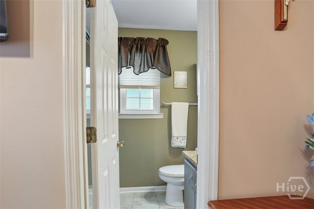 31 S Lake Drive, Savannah, GA 31410
