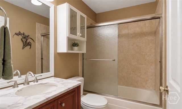 31 S Lake Drive, Savannah, GA 31410