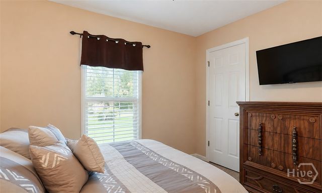 31 S Lake Drive, Savannah, GA 31410