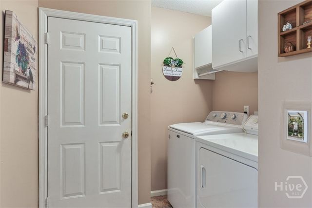 31 S Lake Drive, Savannah, GA 31410