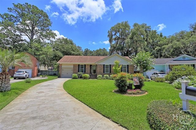 31 S Lake Drive, Savannah, GA 31410