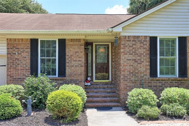 31 S Lake Drive, Savannah, GA 31410