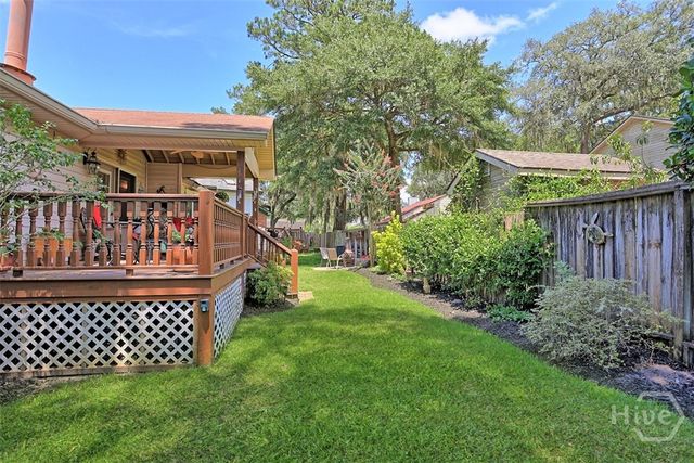 31 S Lake Drive, Savannah, GA 31410