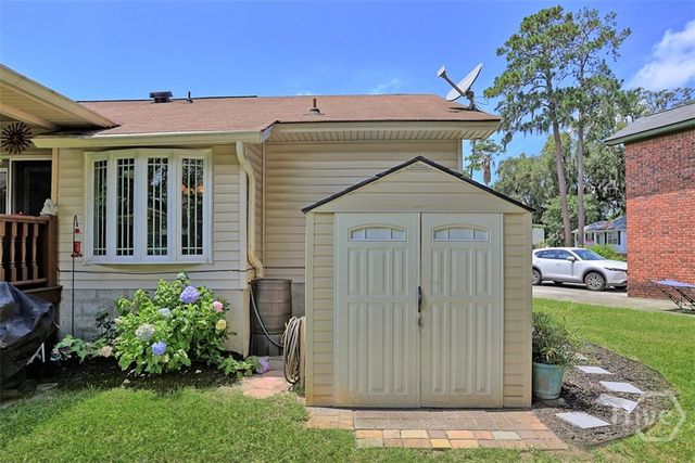 31 S Lake Drive, Savannah, GA 31410