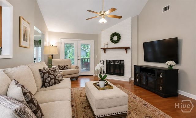 31 S Lake Drive, Savannah, GA 31410