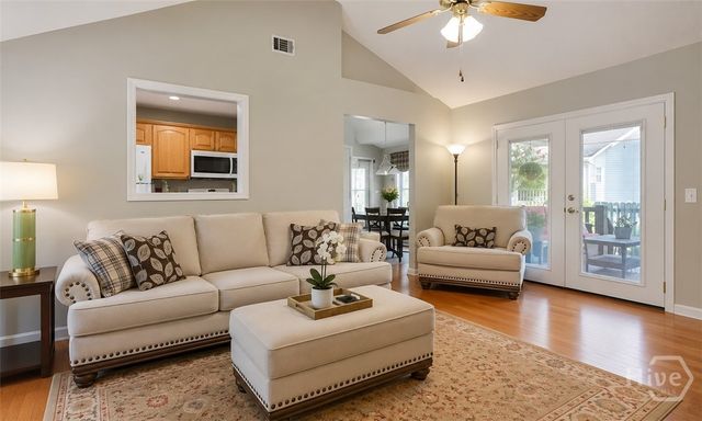 31 S Lake Drive, Savannah, GA 31410