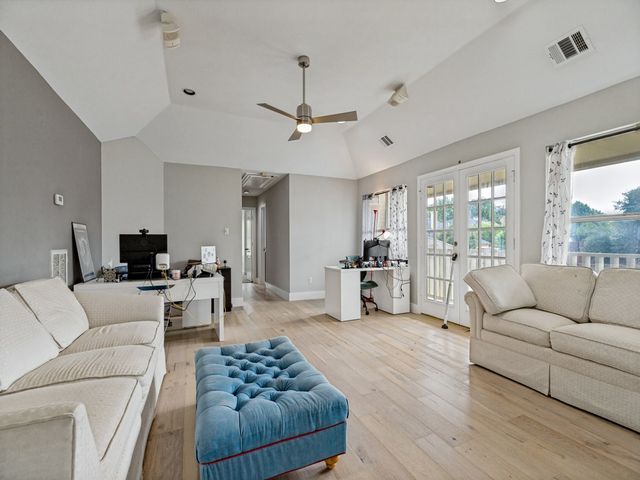 701 pine lakes, Plano, TX 75025