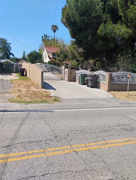 3676 Strong, Riverside, CA 92501