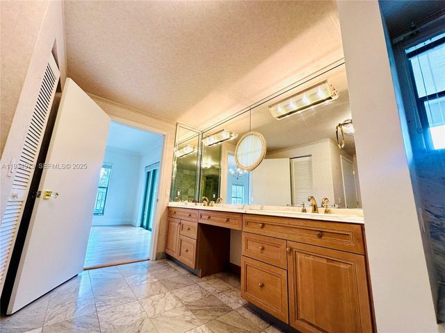 2600 Segovia St 701, Coral Gables, FL 33134
