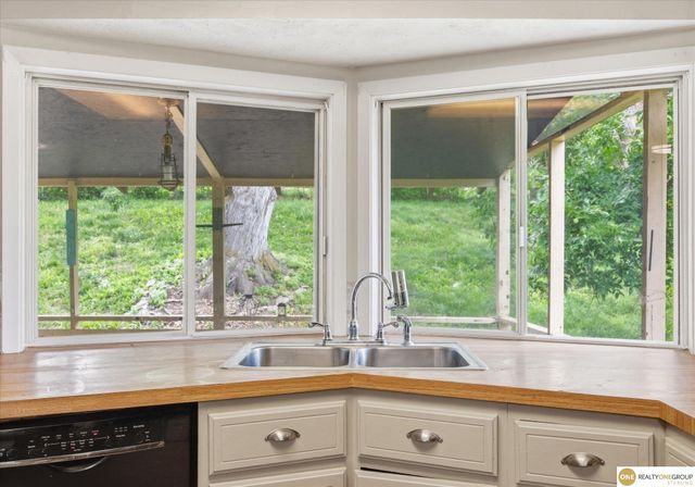 204 Sandi Court, Bellevue, NE 68005