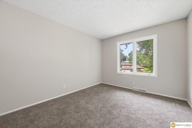 204 Sandi Court, Bellevue, NE 68005