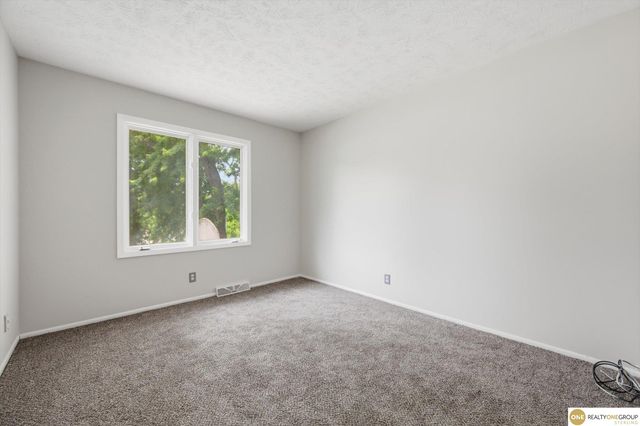 204 Sandi Court, Bellevue, NE 68005