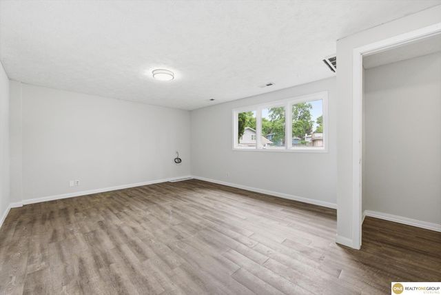 204 Sandi Court, Bellevue, NE 68005