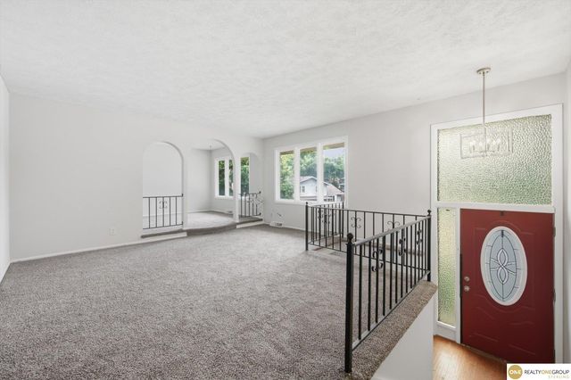 204 Sandi Court, Bellevue, NE 68005