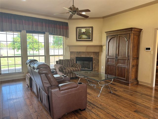 2300 E Emerald Bend Court, Granbury, TX 76049