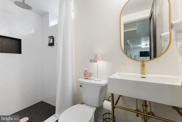 6809 KENYON DR, Alexandria, VA 22307