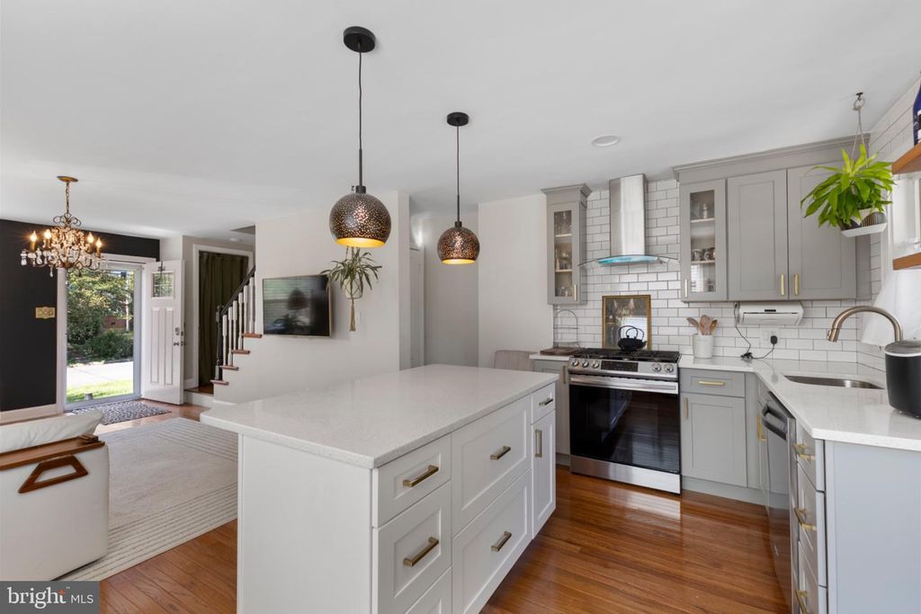 6809 KENYON DR, Alexandria, VA 22307