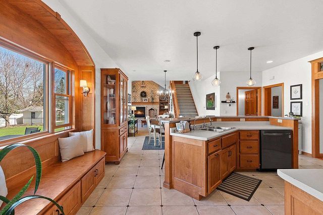 600 WINDING WATERS WAY, De Pere, WI 54115